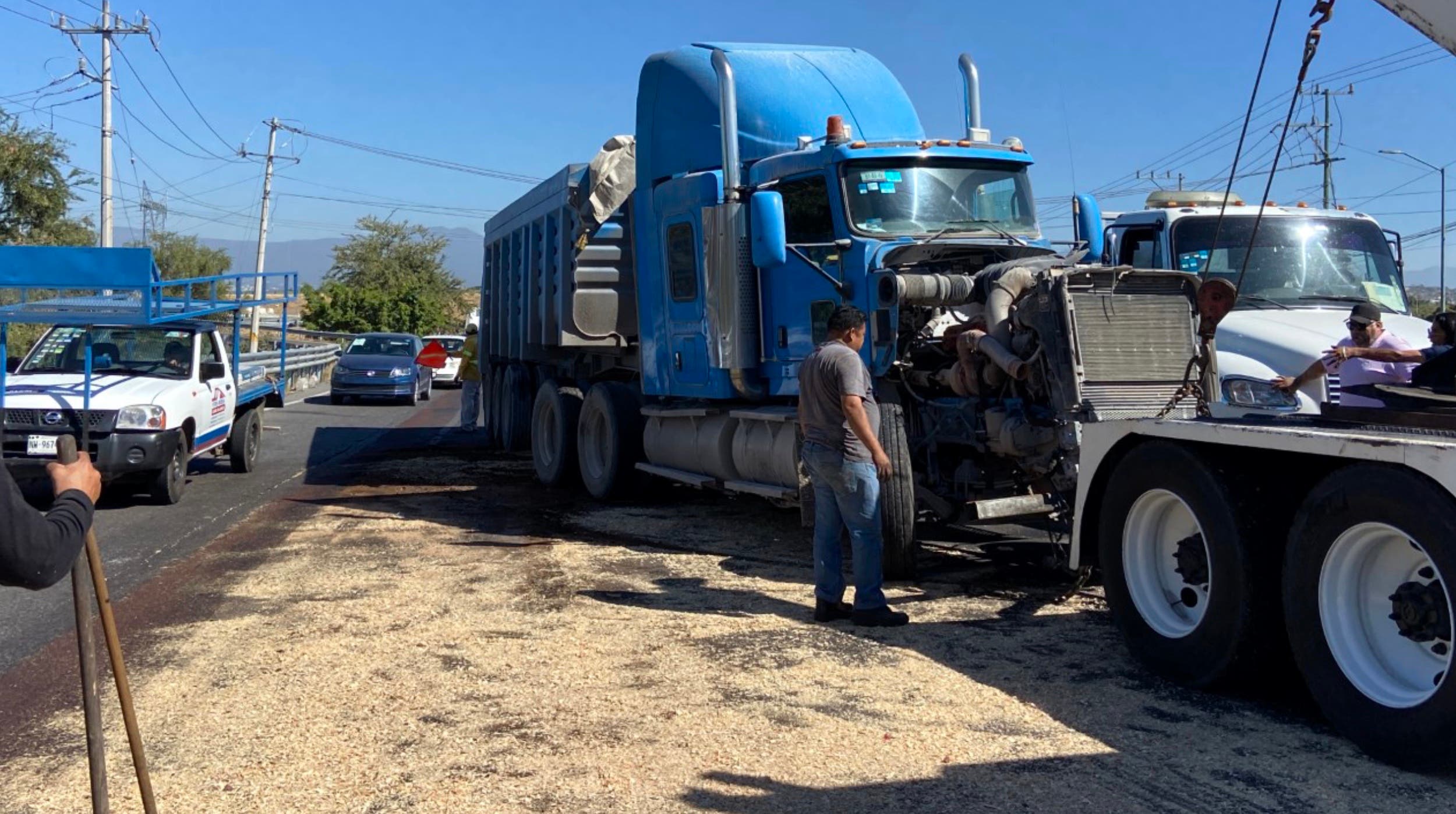 Causa falla mecánica accidente de trailer en la autopista México Acapulco