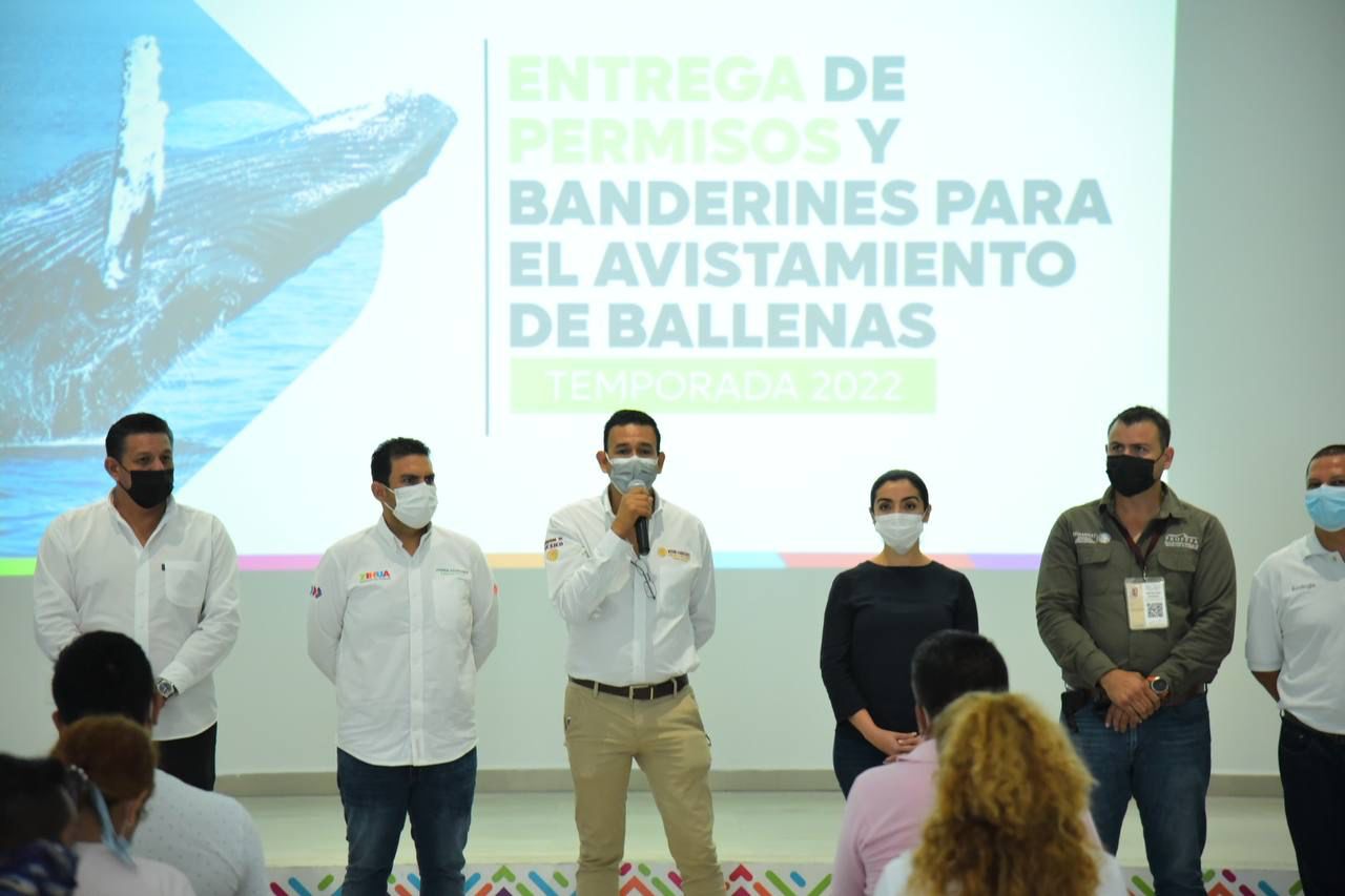 Jorge Sánchez participa en entrega de permisos para avistamiento de ballenas