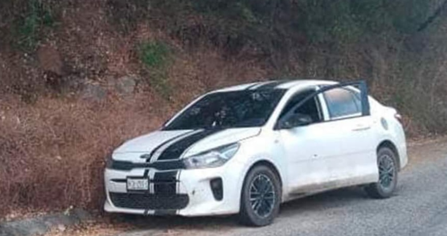 Recuperan auto robado en la sierra de Tecpan
