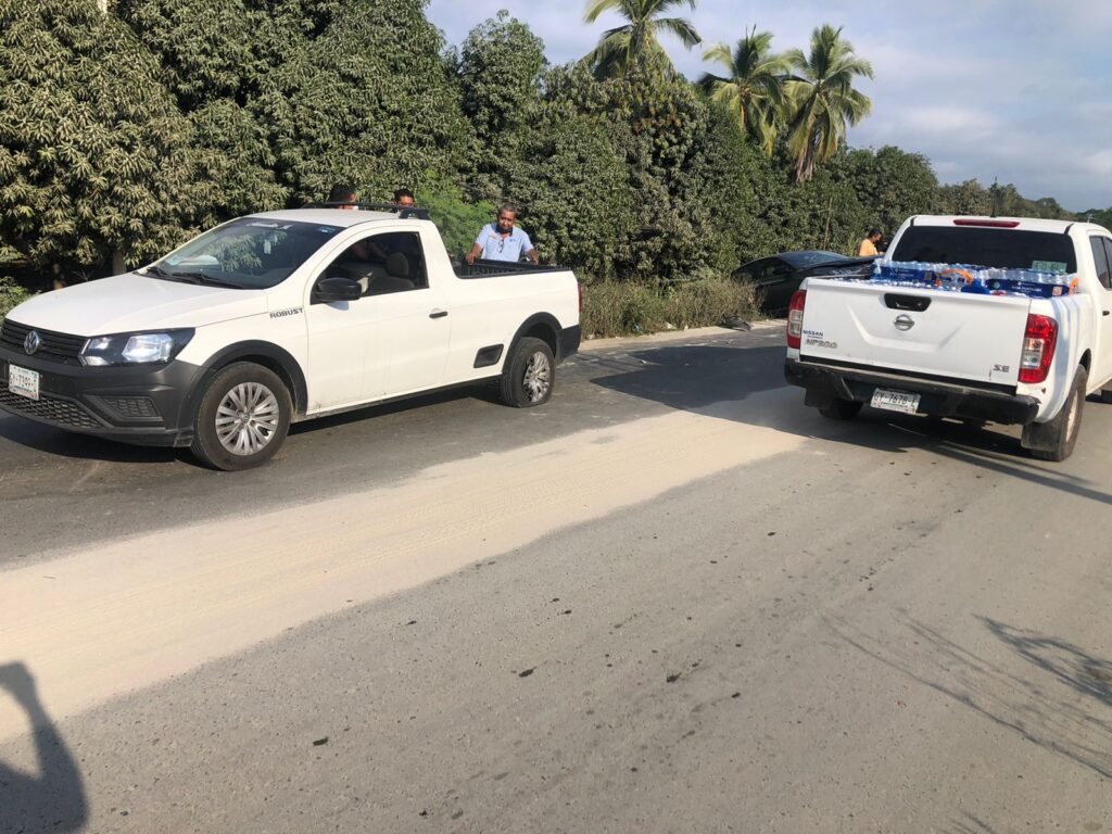 Chocan dos vehículos cerca del puente de San Jeronimito