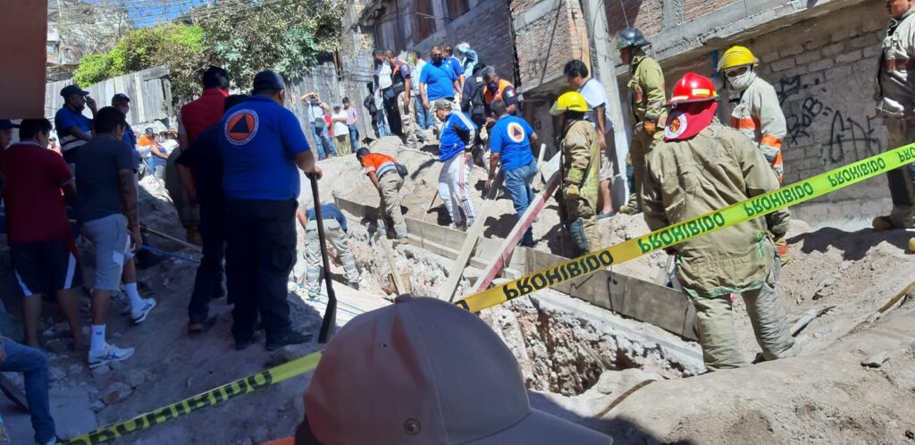 Un muerto y 4 obreros heridos, deja desplome en obra del Ayuntamiento de Chilpancingo