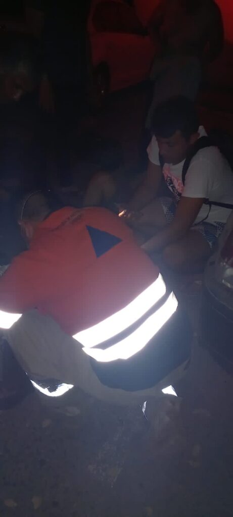 Joven se lesiona en estacionamiento de Bancomer, Ixtapa