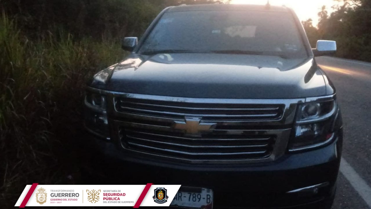 Recupera la Policía Estatal un vehículo en el municipio de Tecpan de Galeana