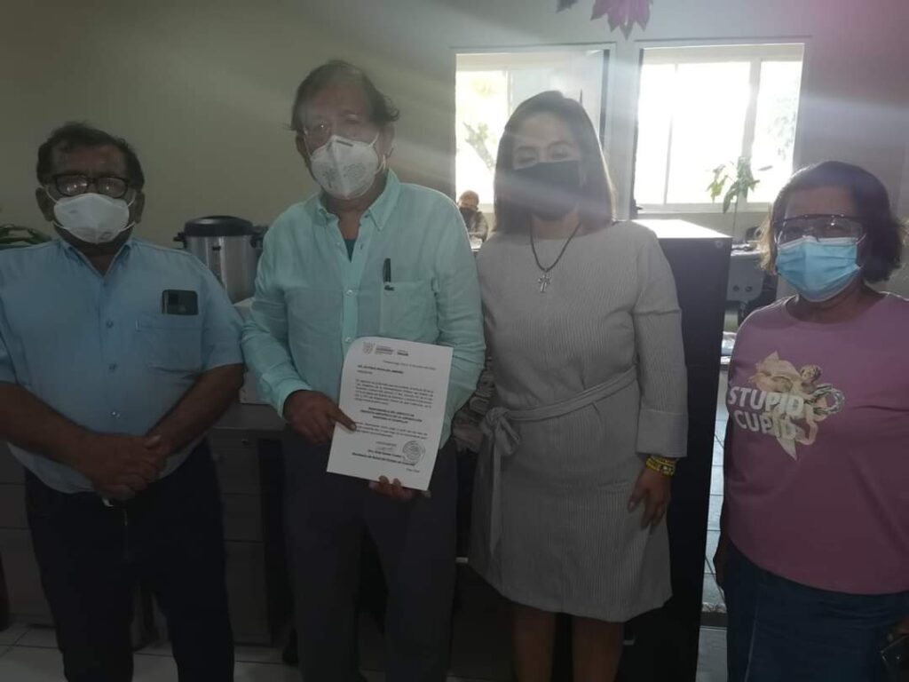 Secretaria de Salud, Aidé Ibaez si entregó nombramiento a su esposo Antonio Rosales en jurisdicción de Acapulco
