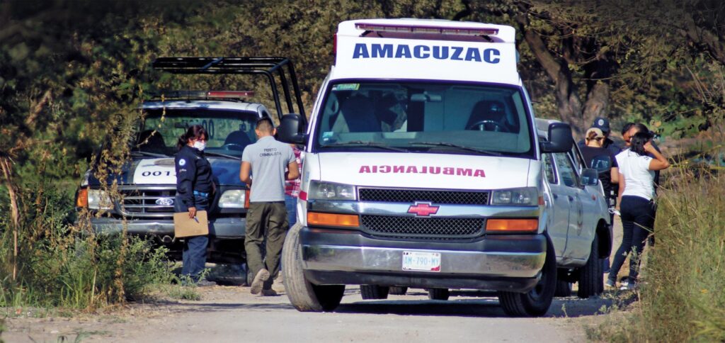 Semidesnudo dejan el cuerpo de un hombre en el Centro de Amacuzac