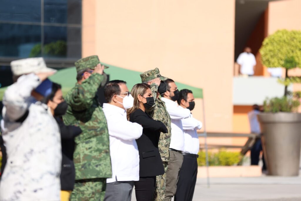 Encabeza Evelyn Salgado ceremonia cívica de izamiento de Bandera Monumental en Chilpancingo