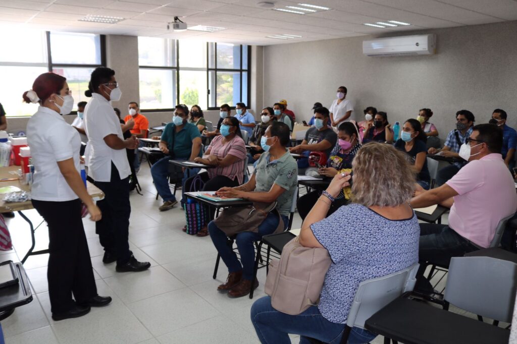 Sigue el reforzamiento del esquema de vacunación contra el Covid-19 al sector educativo en Guerrero