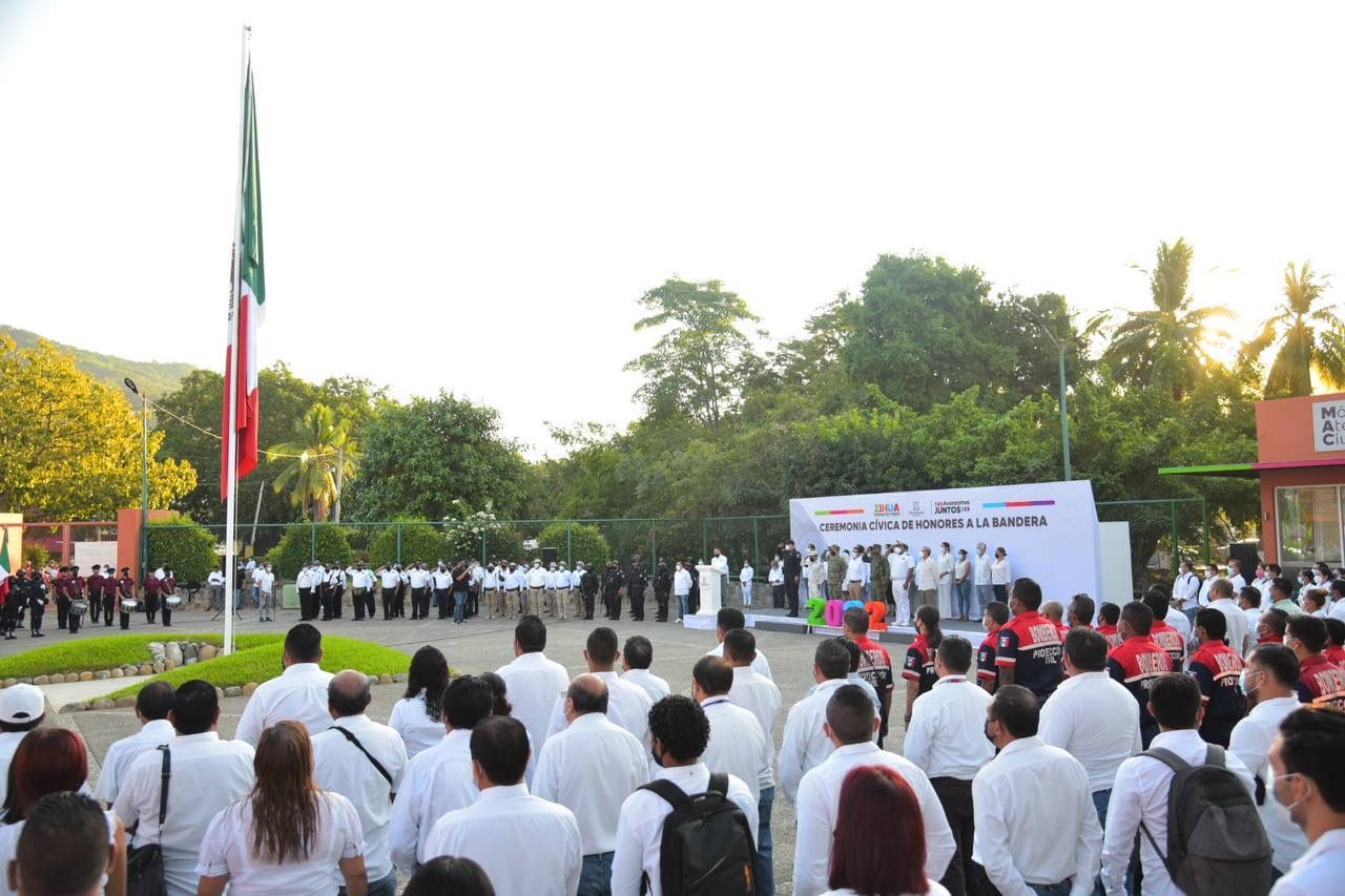 Jorge Sánchez Allec encabeza honores a Nuestra Lábaro Patrio