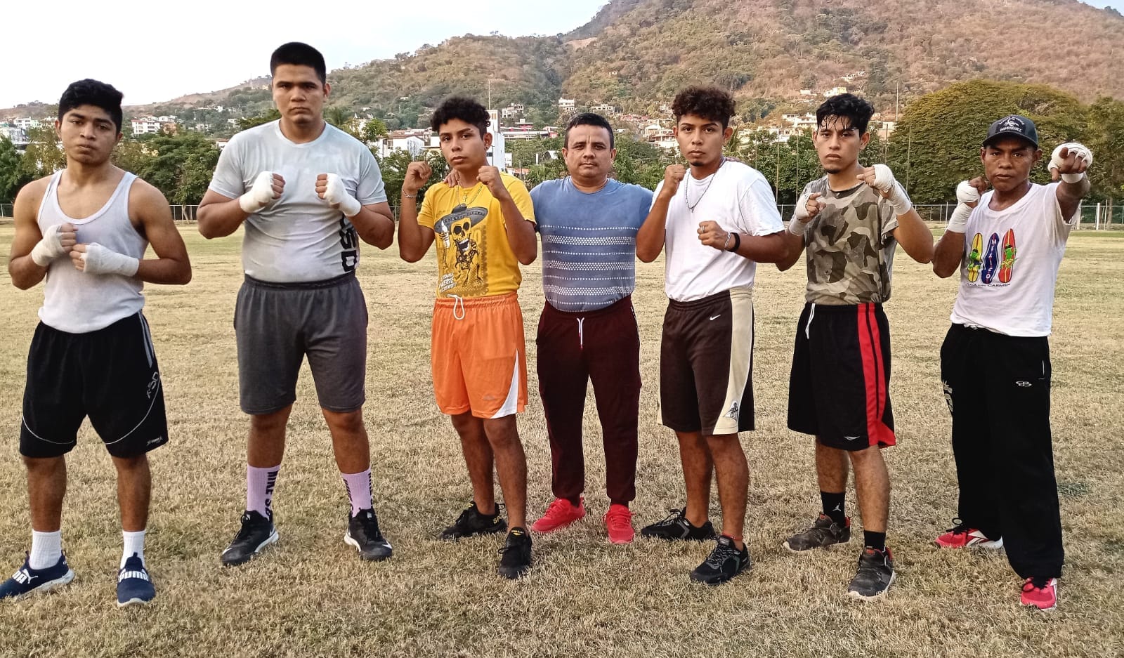 Pugilistas Azuetenses se reportan listos para la gala boxística del día 22 del presente mes