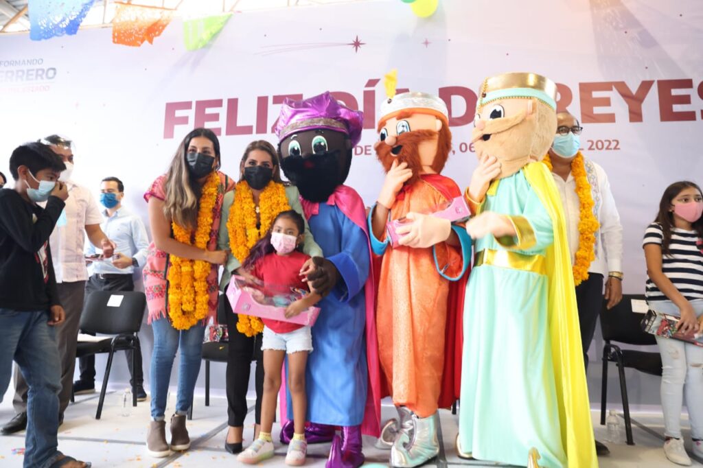 Celebra gobernadora Evelyn Salgado y la Presidenta del DIF Guerrero, Liz Salgado con niñas y niños el Día de Reyes Magos en Chilpancingo