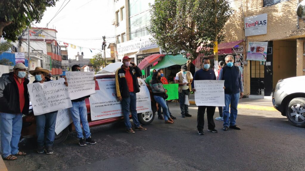 Otro bloqueo de trabajadores del IEEJAG, en Chilpancingo