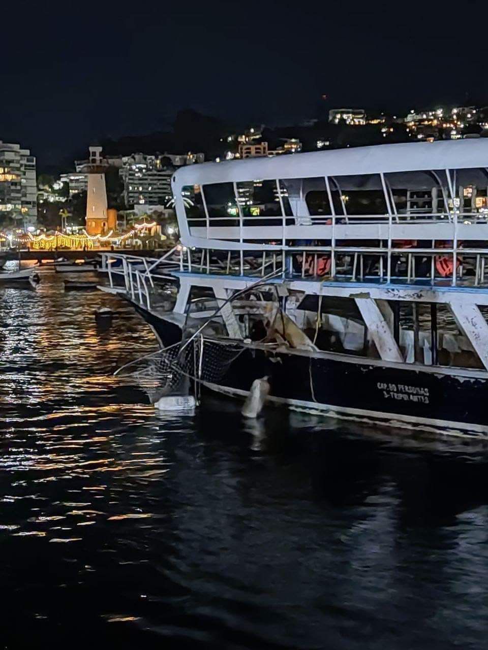 En Acapulco… Choca yate con turistas y sufre conato de incendio