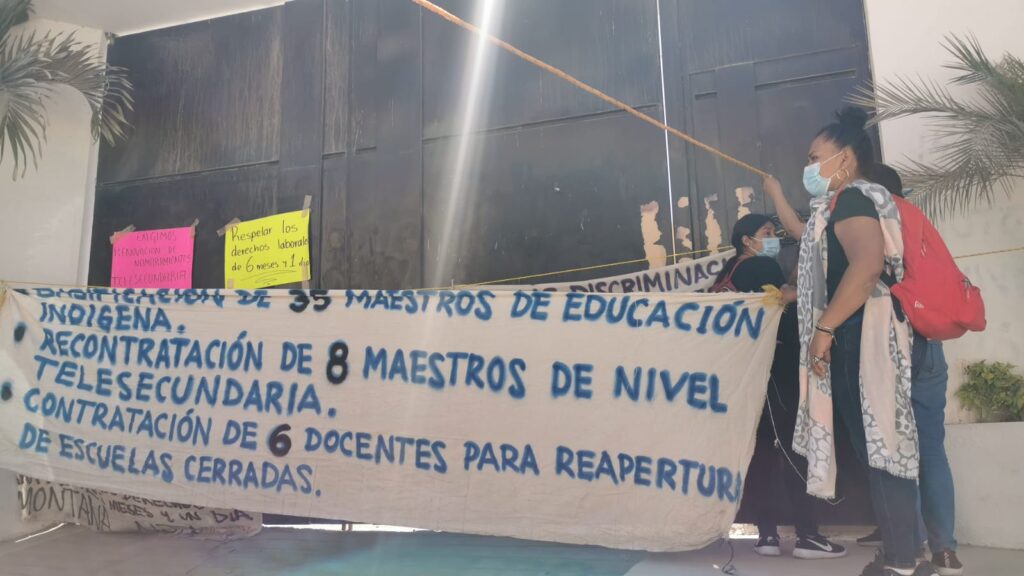 Maestros de Educación Indígena cierran oficinas de la SEG