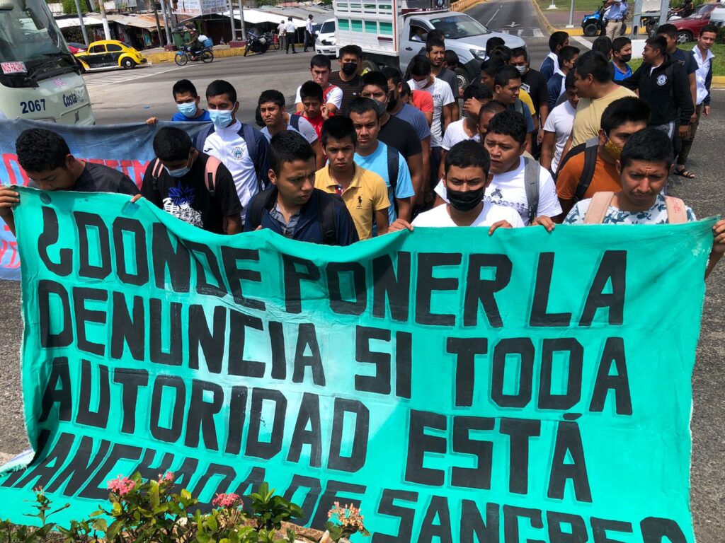 Estudiantes: Recursos “externos” financian el baile para el aniversario de la normal de Ayotzinapa