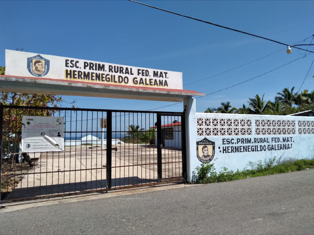 Necesaria ayuda para reacondicionar escuela en Barra de Potosí
