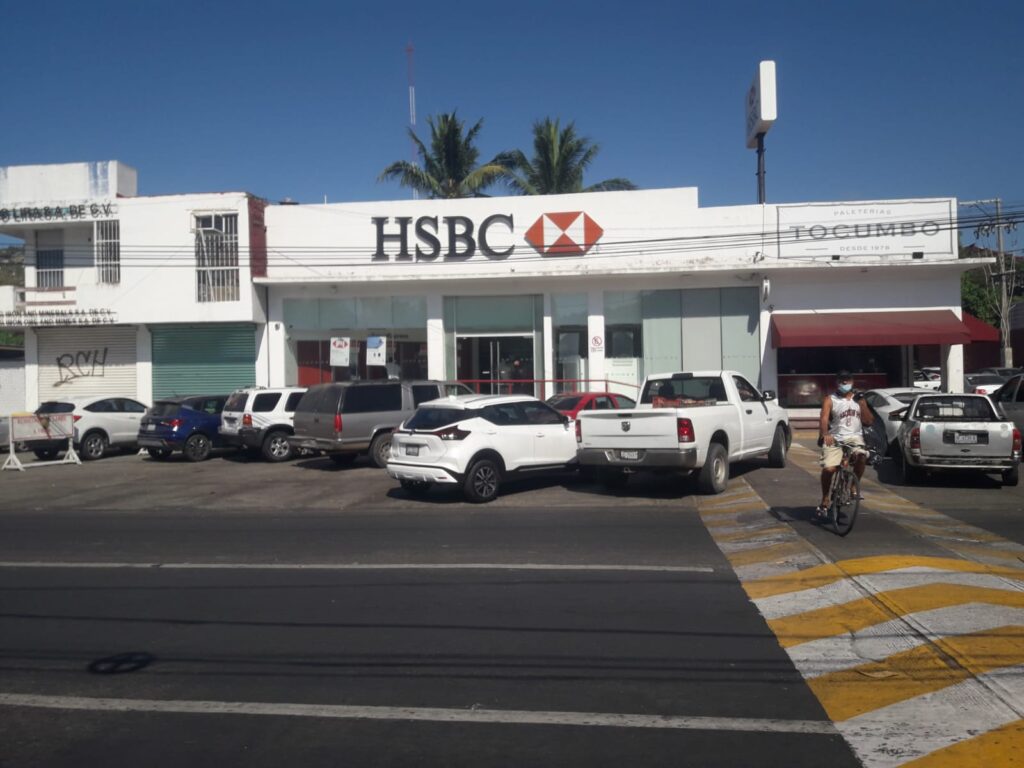 Sin atender, quejas de usuarios de HSBC en Zihuatanejo