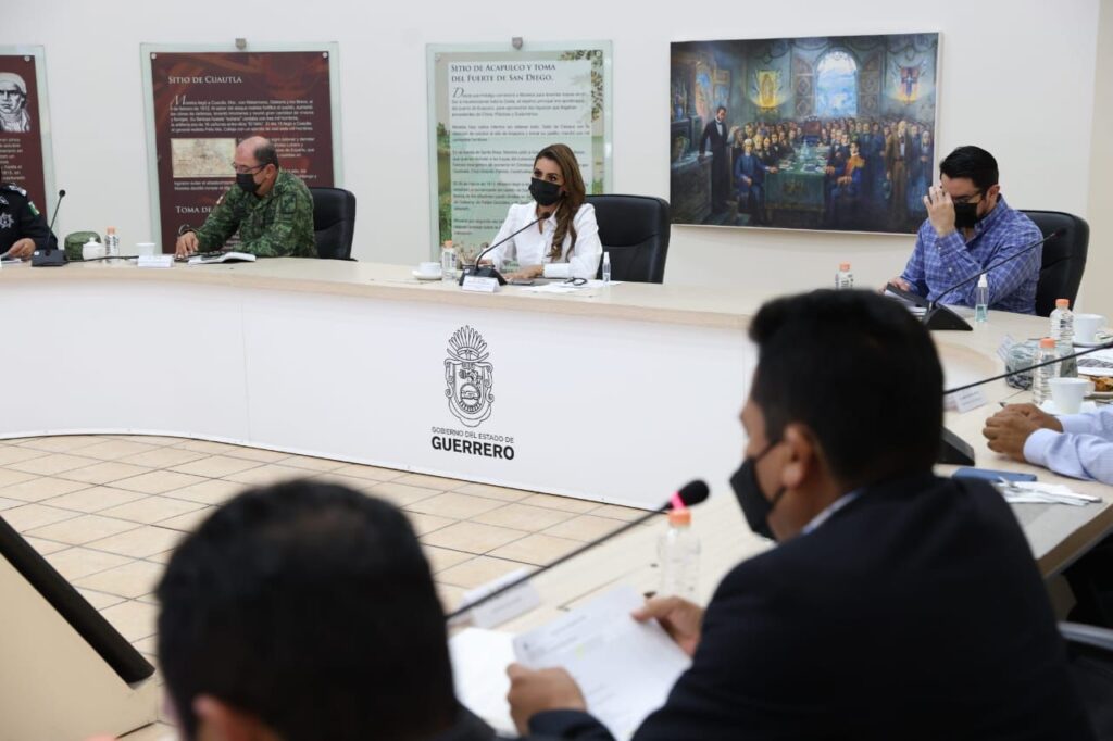 Llama Evelyn Salgado a los guerrerenses a recibir la vacuna y respetar las restricciones en actividades no esenciales