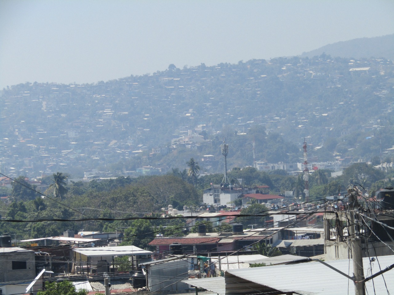 Bruma cubre una parte de la ciudad; descartan incendio