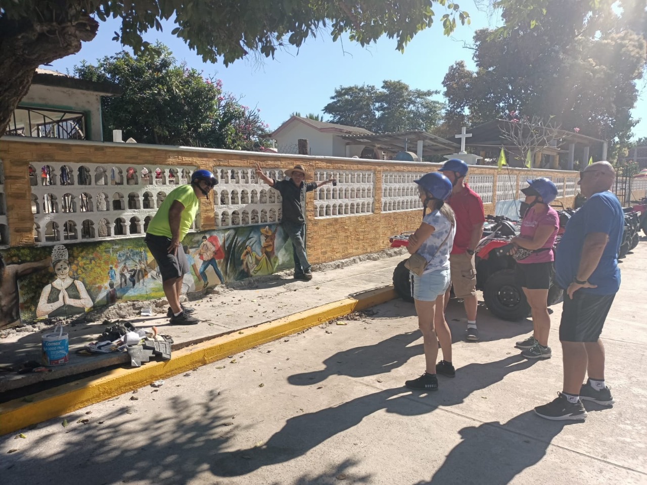 Fachada del panteón de El Coacoyul atrae a turistas