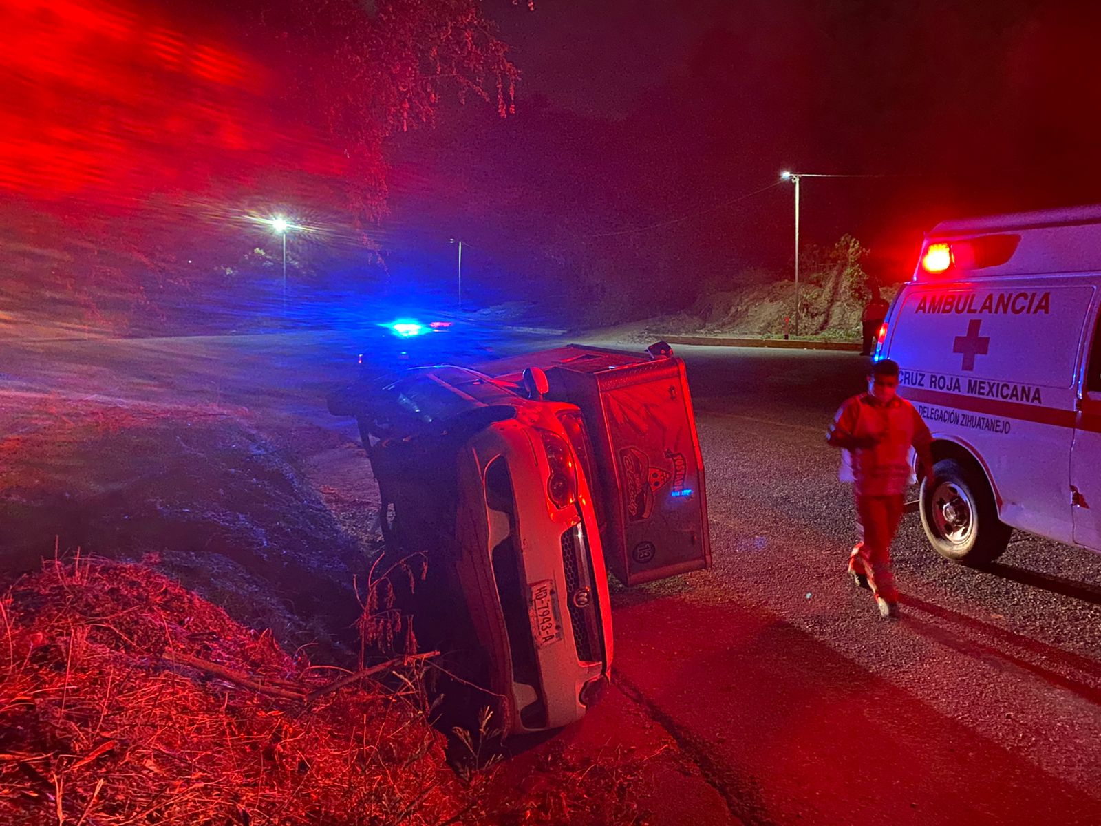 Volcó camioneta en retorno de Agua de Correa