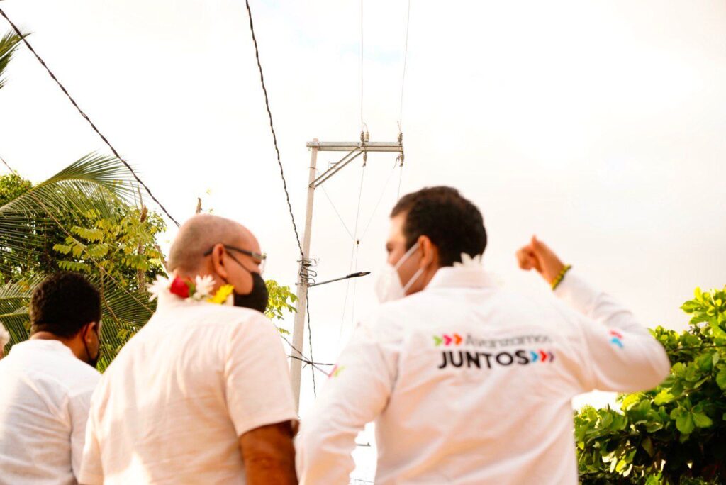 Jorge Sánchez entrega obras de electrificación en Los Reyes, Lomas de Sotelo y Villahermosa