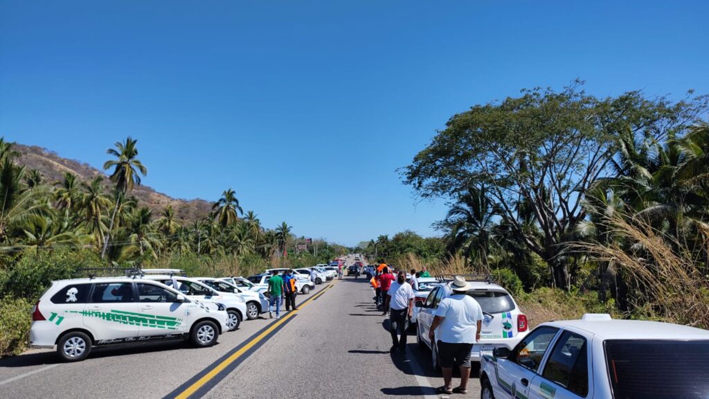 Bloqueo de transportistas para exigir reparación de carretera