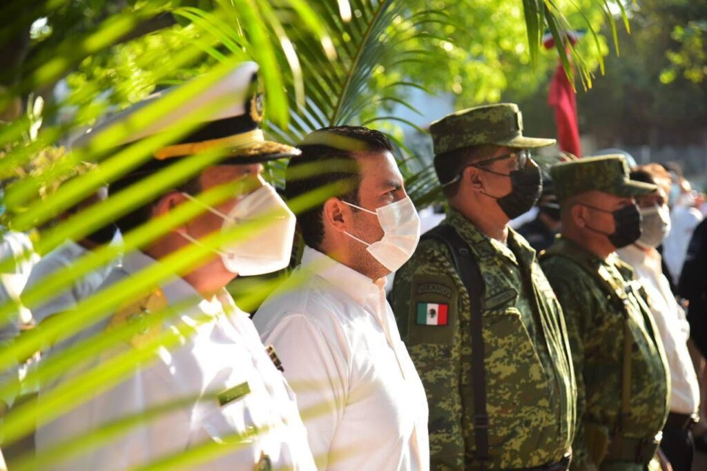 Asisten autoridades civiles y militares a la conmemoración del Natalicio de Benito Juárez