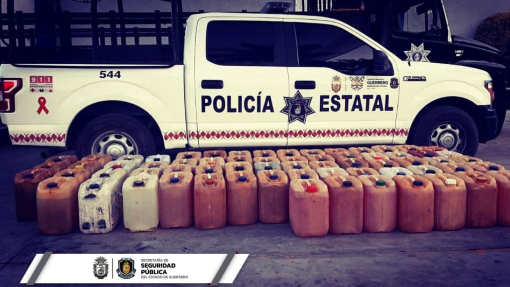 Asegura la Policía Estatal y Semar contenedores con mil 300 litros de combustibles en el municipio de Chilpancingo