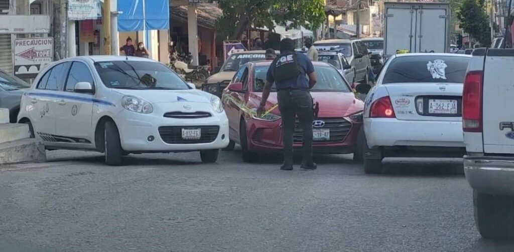 Chocan con coche robado en Técpan