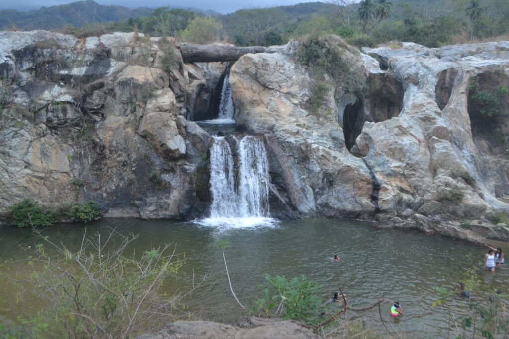 Solicitan no tirar basura al río de Atoyac