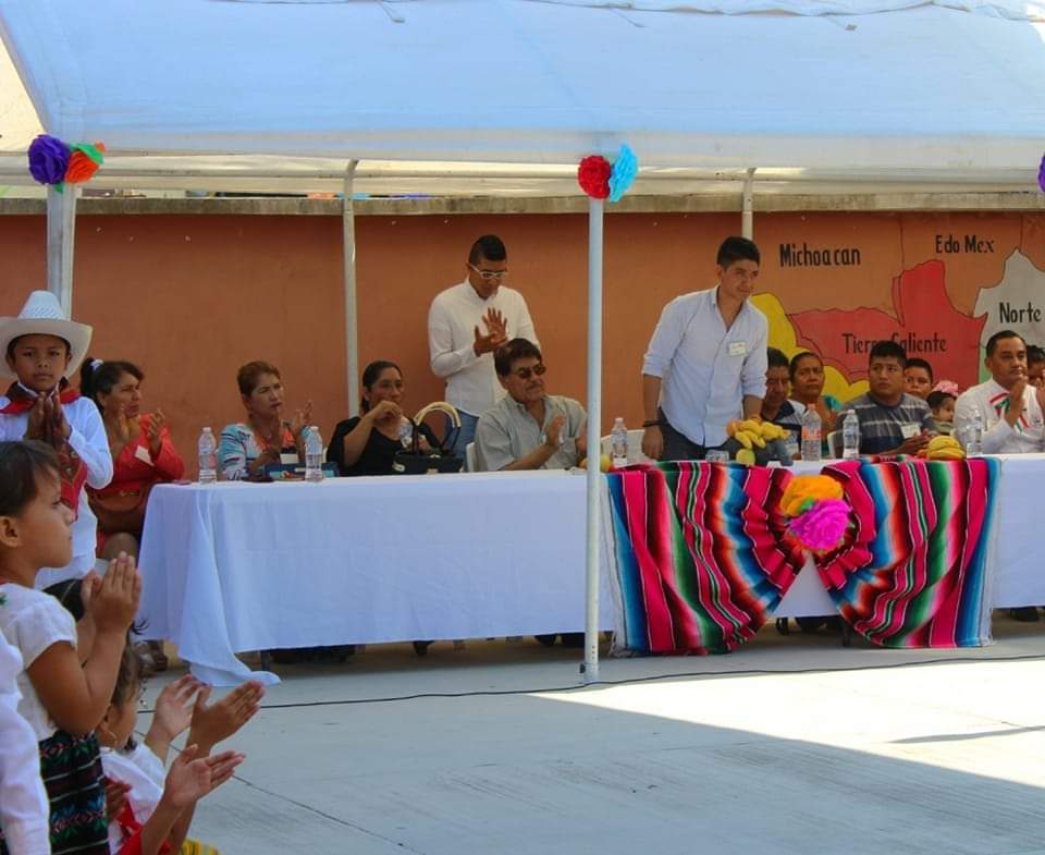 Padres de Técpan exigen reposición de intendente en escuela