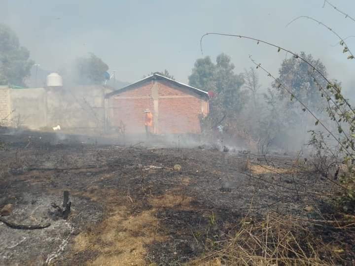 Incendio en Atoyac, a punto de llegar a viviendas