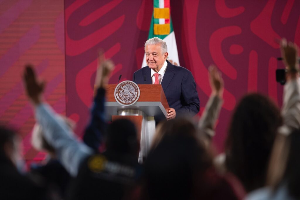 Marinos y un almirante “responsable”, ya declararon ante la FGR: AMLO