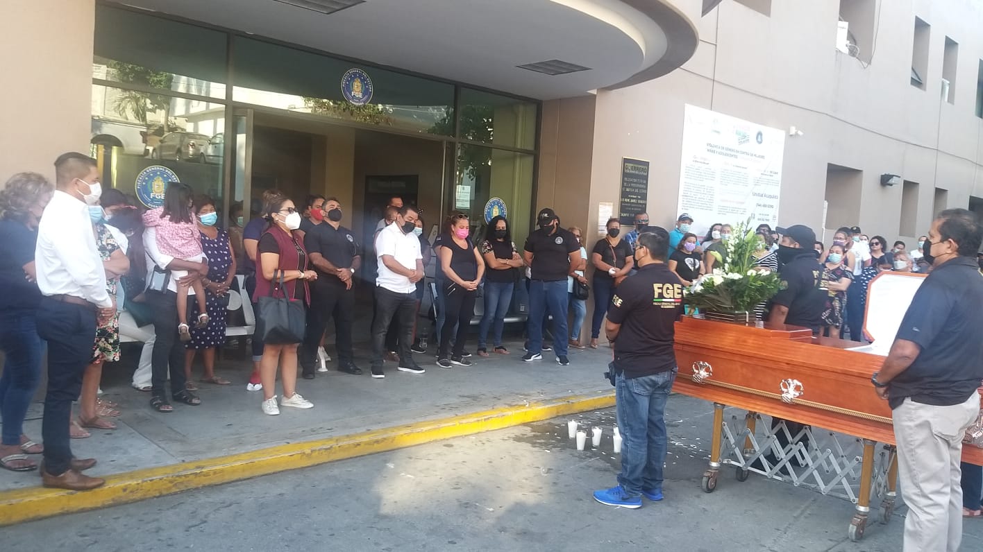 Homenajean y despiden cuerpo de un agente del MP asesinado en Coyuca de Benítez