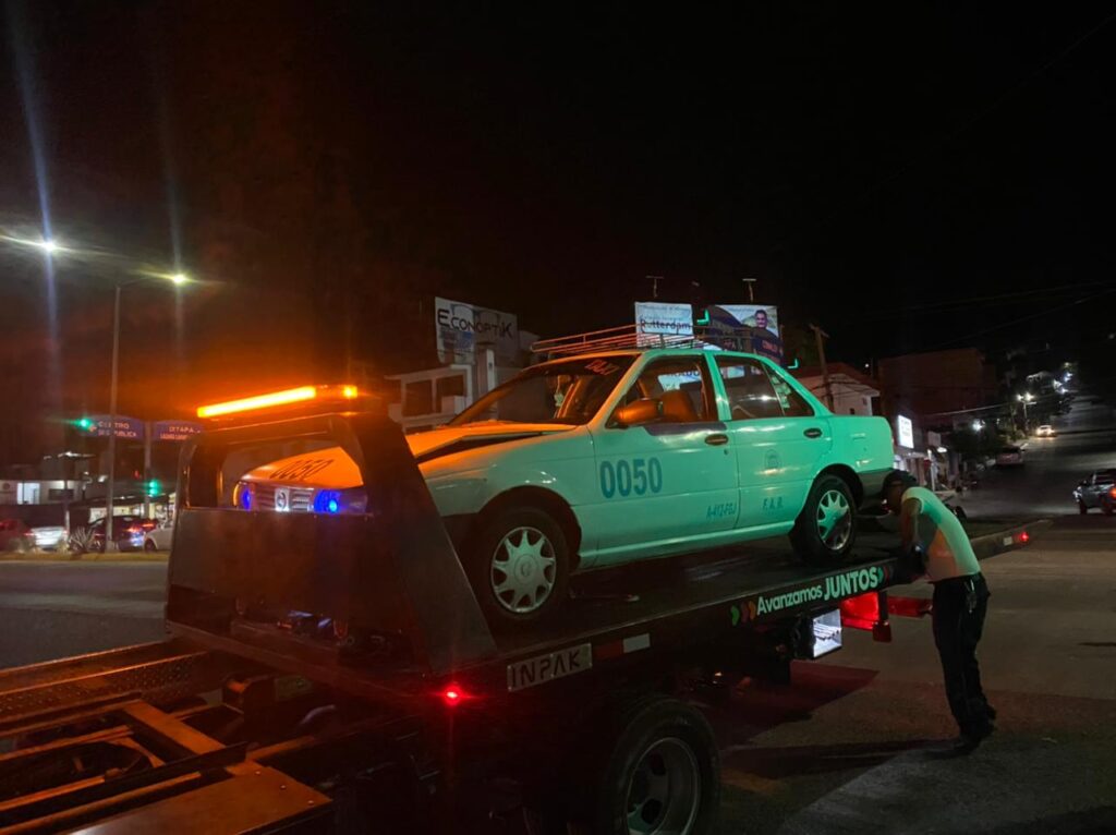 Motociclista lesionado al ser arrollado por un taxi