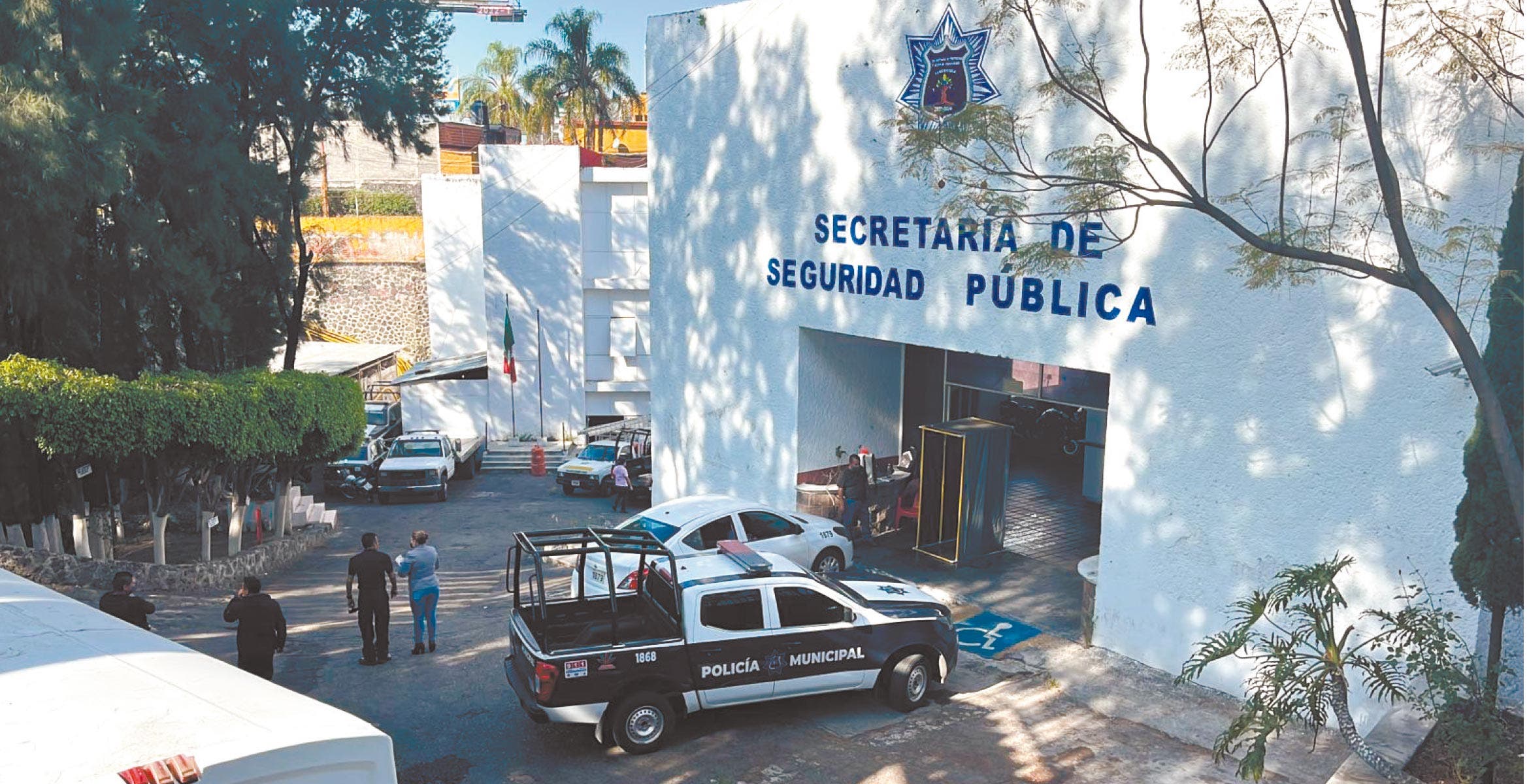 Se dispara policía con su arma en Cuernavaca