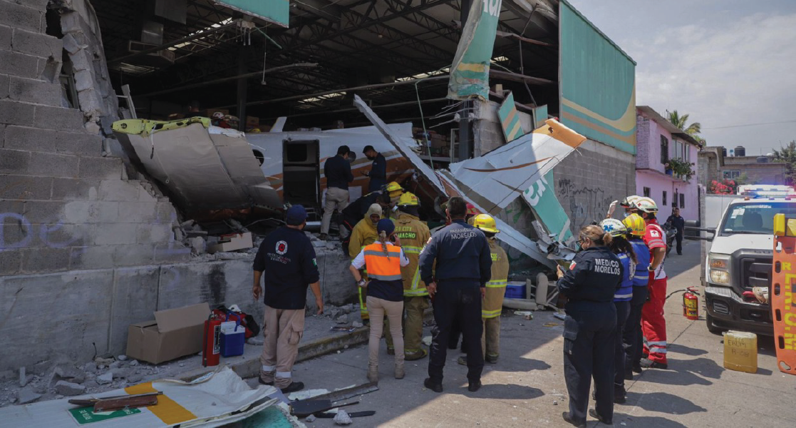 Empresario poblano, único sobreviviente de la avioneta estrellada en Aurrera Temixco