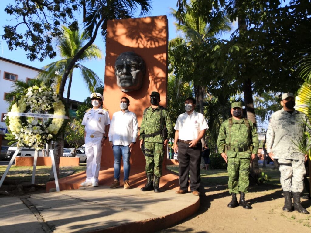 Instalan ofrenda en memoria de Benito Juárez