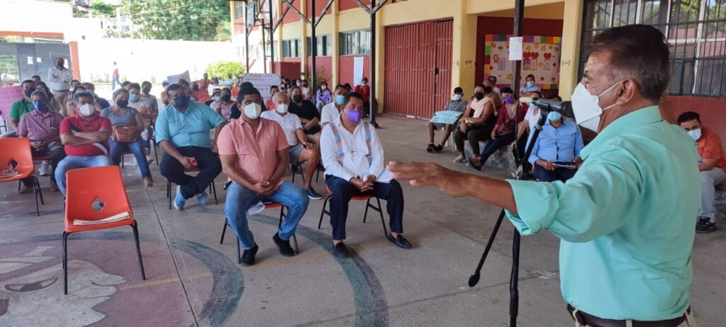 Piden unificar demandas de escuelas secundarias; inician paro