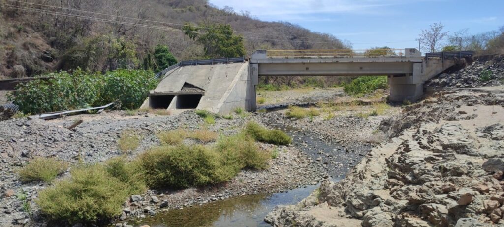 Solicitan reparación de puentes dañados en la sierra de Zihuatanejo