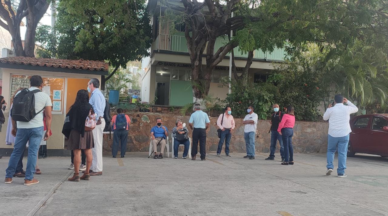 Maestros de Conalep, otra vez en asamblea para exigir pagos