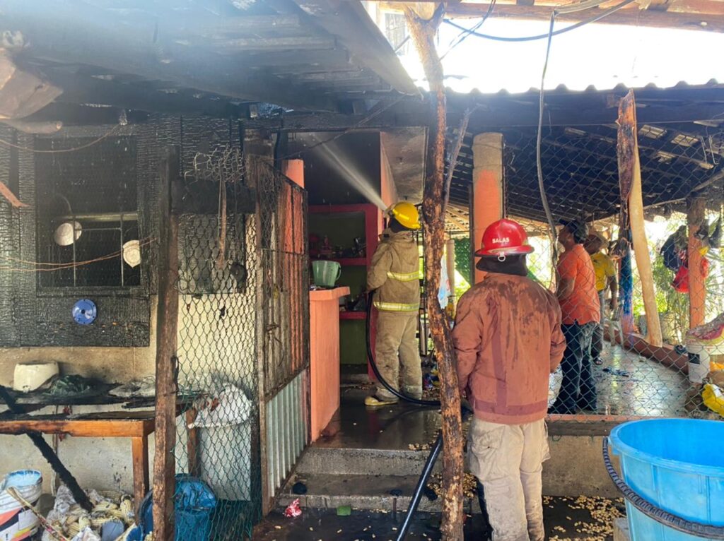 Se incendia casa en Los Llanitos