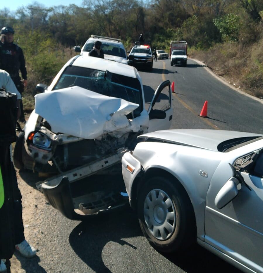 Accidente en Petatlán deja una persona herida