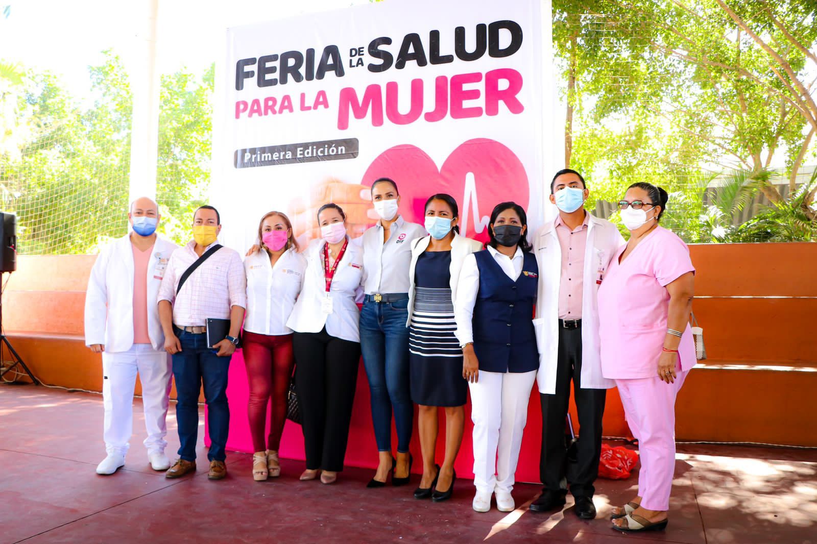 1956 servicios brindan en primera Feria de la Salud para las mujeres de Zihuatanejo