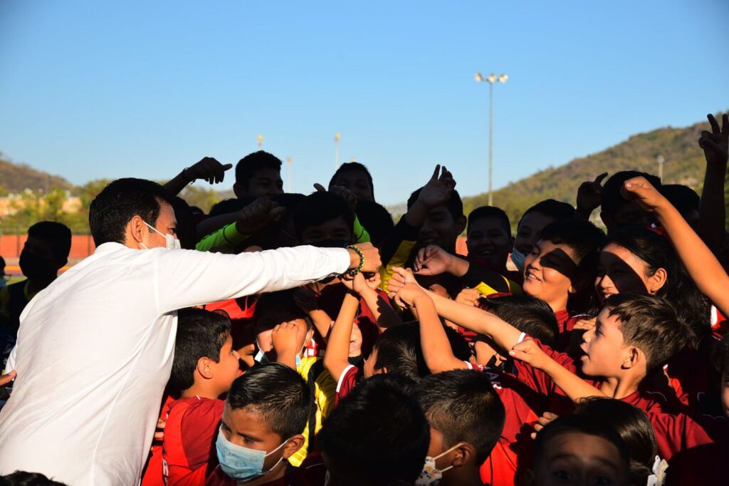 Inauguran liga de fútbol infantil en Zihuatanejo