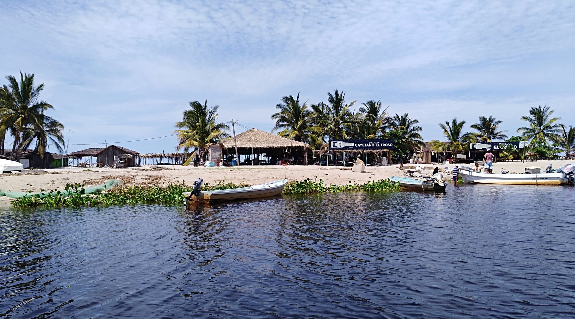 Enramaderos de Playa Boca Chica solicitan mayor atención de SECTUR Guerrero