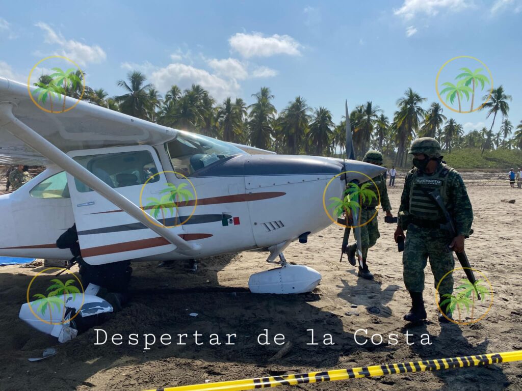 Avioneta realiza aterrizaje forzoso en franja de arena de playa Linda, Ixtapa