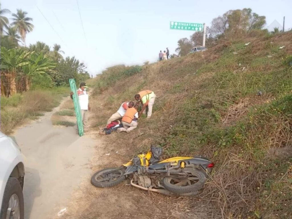 Grave al accidentarse en motocicleta en Técpan