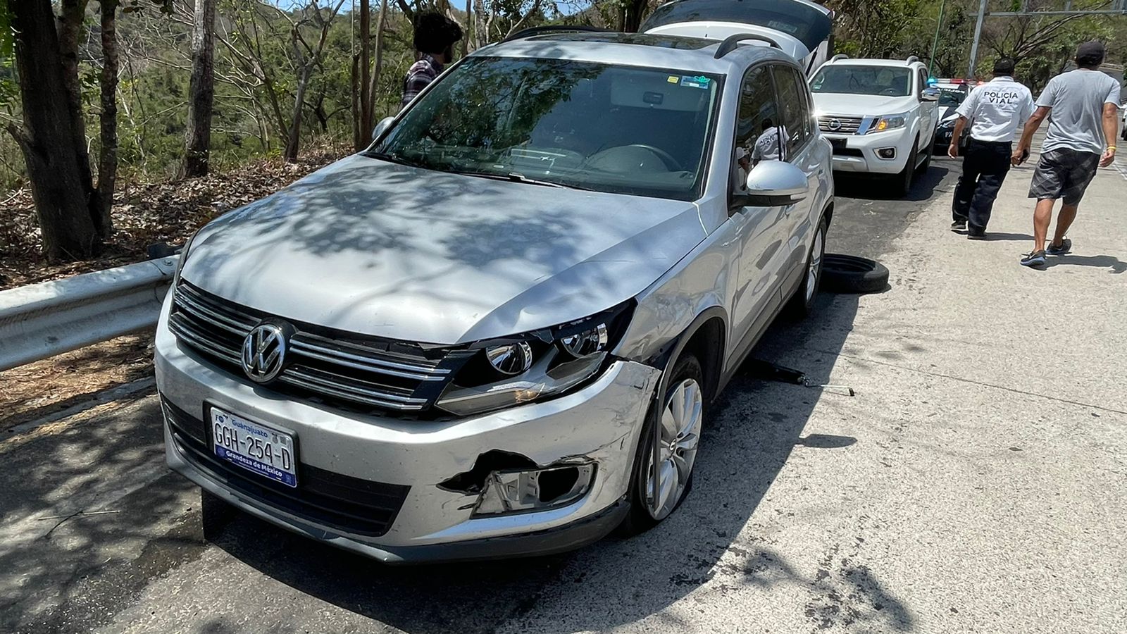 Choca vehículo de turistas en retorno de Fonatur