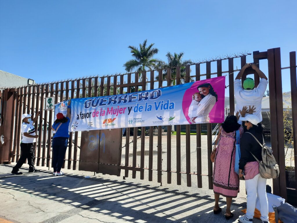 Guerrero… El Frente Nacional por la Familia presiona a diputados para que no despenalicen el aborto